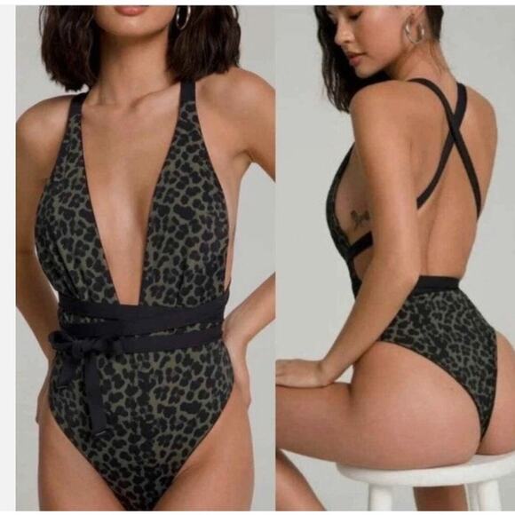 Good American Green Black Deep Cut Wrap One Piece Reversible Swimsuit NWT Size 7 - Picture 3 of 4